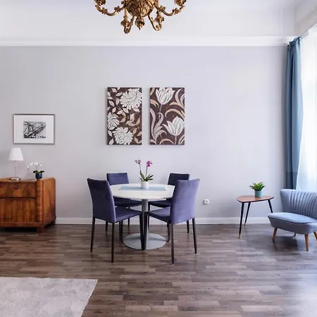 Homestay New York Cafe In Center *