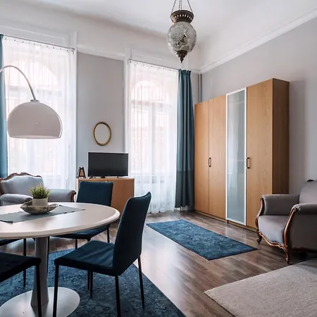 New York Cafe In Center Gazde/Camere de închiriat Budapesta